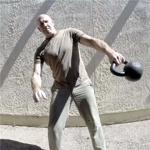 2 упражнения с гирями для создания невероятной мощности туловища