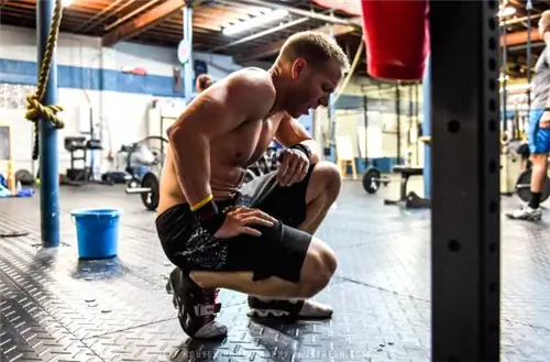 мужчина отдыхает