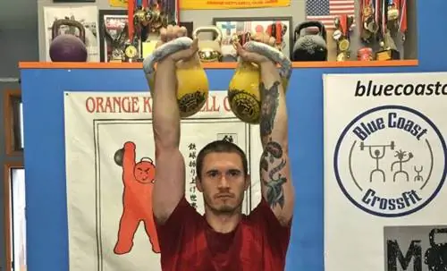 Ошибка положения над головой: ладони смотрят вперед.