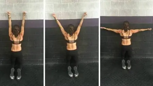 настенные часы на коленях