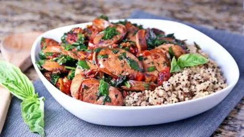 Ешьте на выносливость: Чаша с куриной колбасой и киноа