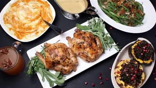 Ужин из 4 блюд на День Благодарения, подходящий для роялти за тренировку