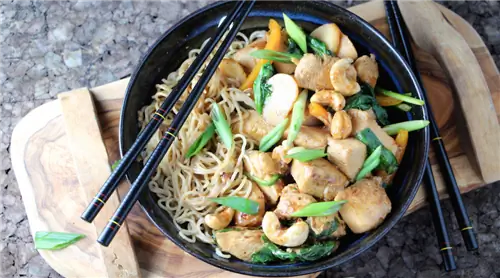 20 способов приготовить домашнюю птицу: Курица Кунг Пао