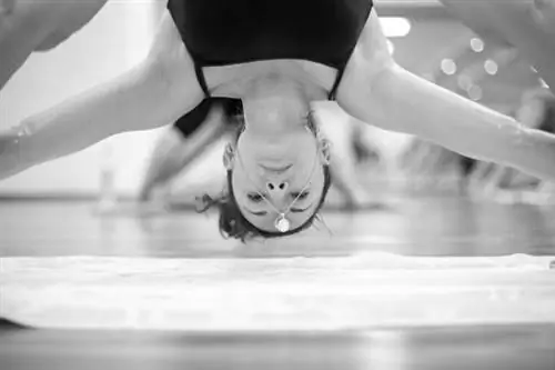 Горячая йога: опасности и мифы, которые вам нужно знать