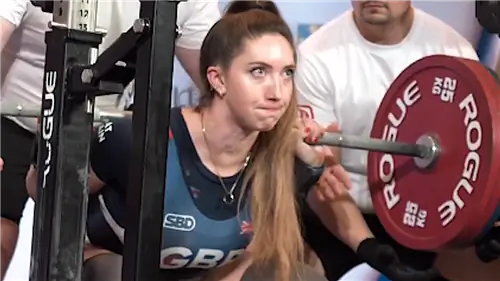 Пауэрлифтер София Эллис (76 кг) установила европейский рекорд в тяге 240,5 кг (530,2 фунта) на пути к первому титулу чемпиона Европы