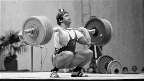 Как тренировать приседания в пауэрлифтинге и тяжелой атлетике