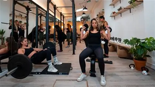 Групповые занятия по тяжелой атлетике в Lift Studio LDN Групповые занятия по тяжелой атлетике в Lift Studio LDN