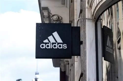 Сделайте выгодную сделку со скидкой до 50% на межсезонной распродаже Adidas