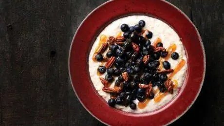 Power Porridge: каша с черникой и орехом пекан с медом