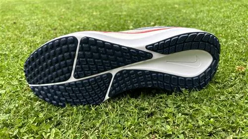 Подошва кроссовок Nike Vomero 17