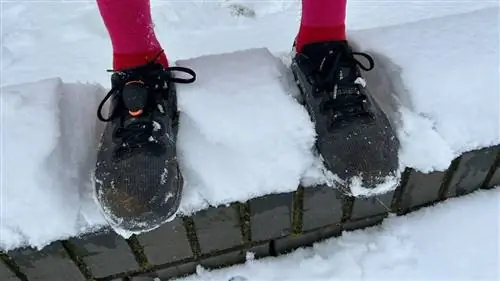 Кроссовки Puma Fast-Trac Nitro на ногах на шоу