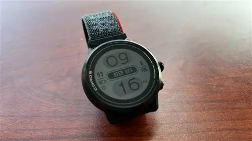 Coros Apex 2 на столе