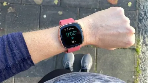 Экран отслеживания пробежки Fitbit Versa 4