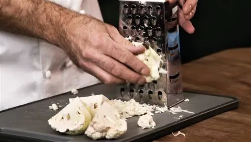 Адам-Грей-полезная-пицца-основа-рецепт-тертая-цветная капуста