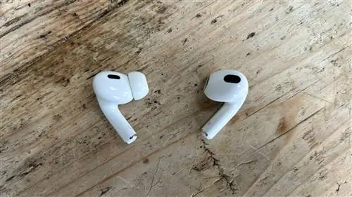 Бутон Apple AirPods Pro 2 и наушник AirPods 3 Бутон Apple AirPods Pro 2 и наушник AirPods 3
