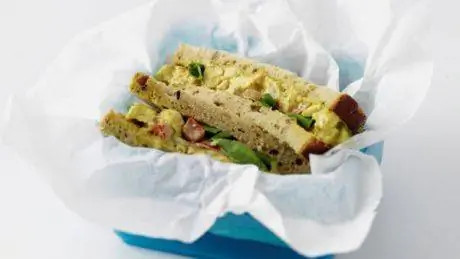 Сарни в высоком темпе, коронационная курица