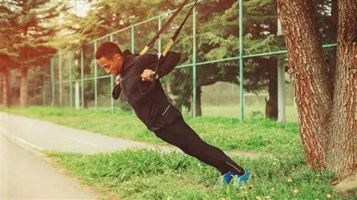 Тренировочное упражнение TRX для жима от груди с подвешиванием Тренировочное упражнение TRX для жима от груди с подвешиванием