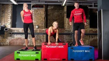 Посетите бесплатные занятия по фитнесу в «Голубой понедельник» в Fitness First