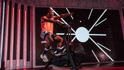 Убойные тренировки на воздушном велосипеде, чтобы улучшить кардио