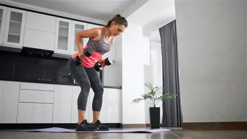 Тяга гантели в наклоне