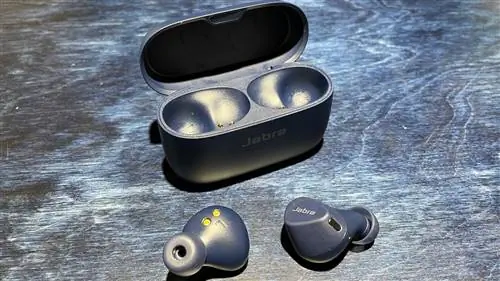 Наушники и чехол Jabra Elite 4 Active