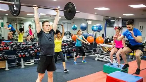 Простые тренировки с одним комплектом для тех случаев, когда спортзал переполнен