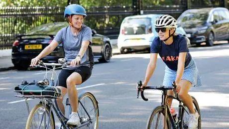 Повысьте свою уверенность в велосипеде и присоединитесь к большему количеству женщин, ездящих на велосипеде на работу