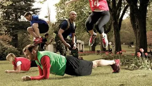 Занятия фитнесом на открытом воздухе