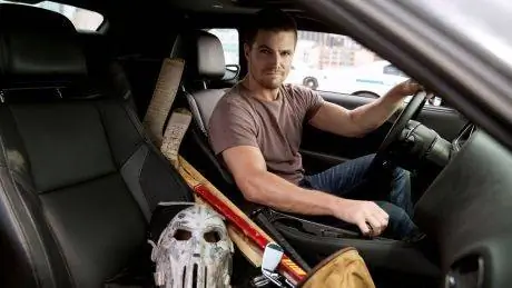Stephen_amell_casey_jones_tmnt_out-of-the-shadows