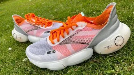 Обзор беговых кроссовок Brooks Aurora-BL: эти кроссовки космической эры демонстрируют новую пену Brooks