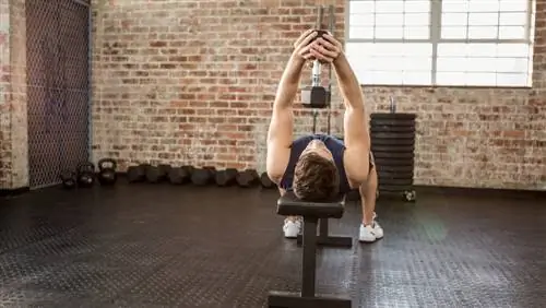 тренировка по перетягиванию гантелей