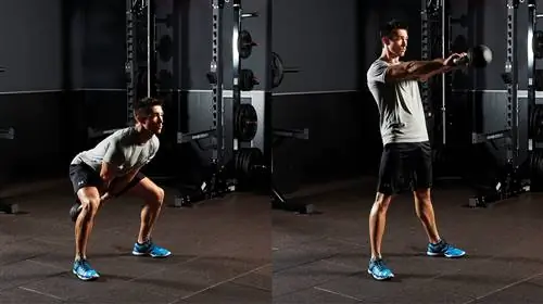 Мужчина демонстрирует две позиции упражнения с гирями
