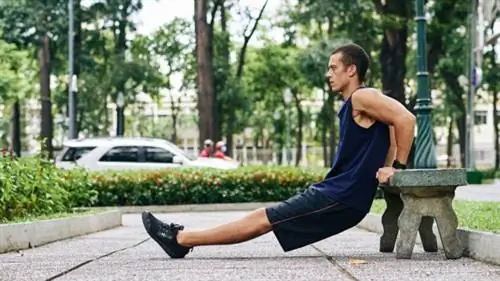 Отжимания на трицепс на скамье