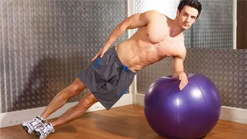 Боковая планка с гимнастическим мячом
