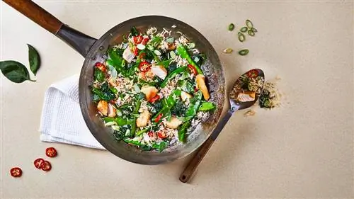 Жареный рис Gousto's с курицей и чесоткой