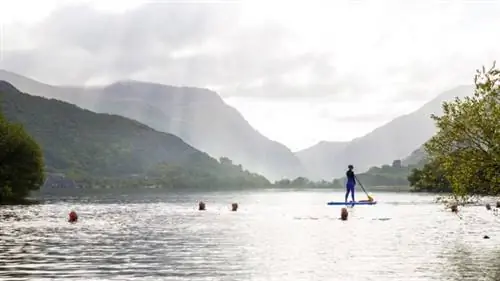 Великобритания-деятельность-праздники-изюминка-жизни-йога-и-дикое-плавание-на-Англси