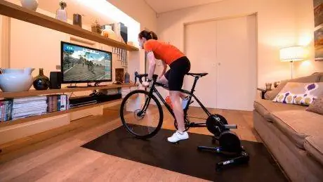 Обзор Zwift: является ли Zwift хорошим способом привести себя в форму?