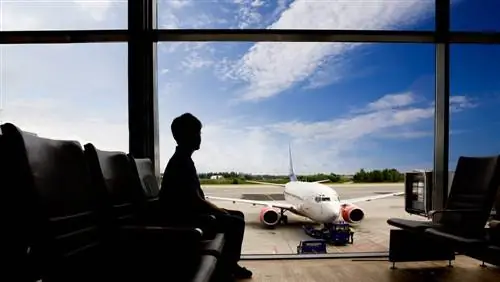 аэропорт простирается