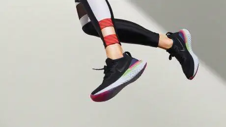 Nike Epic React Flyknit 2 имеет новый ретро-стиль