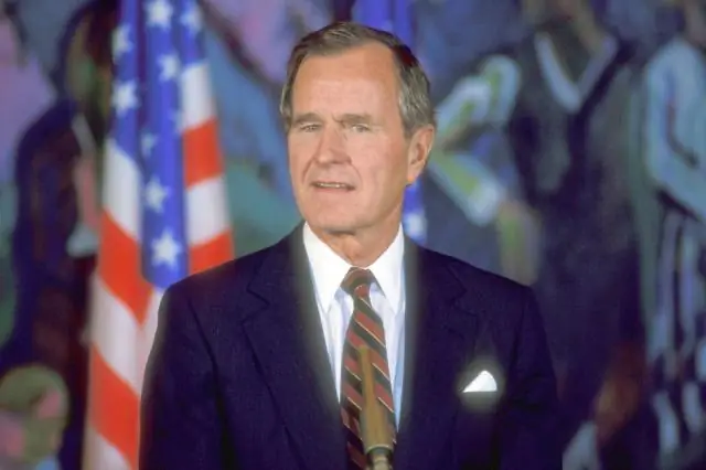 Кто тренер баскетбольной команды Сент-Джонс?