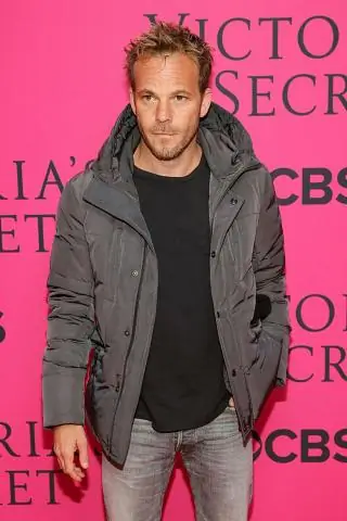 Сколько игр сыграл Стивен Карри?