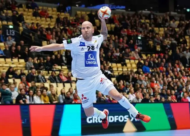 Как долго длится перерыв на футбол в средней школе?