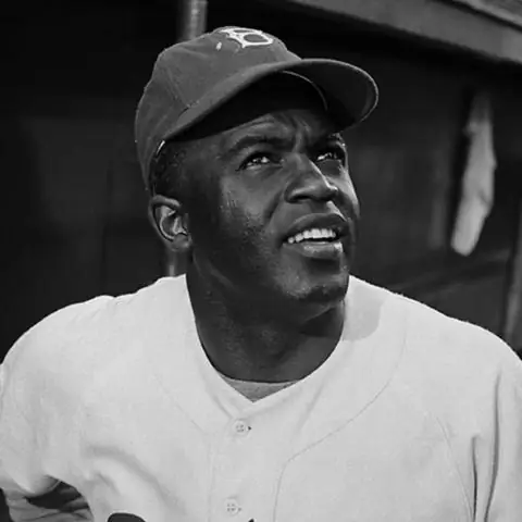 Джеки Робинсон был беден в детстве?