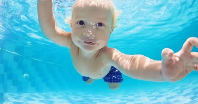 Опасна ли Де в воде бассейна?