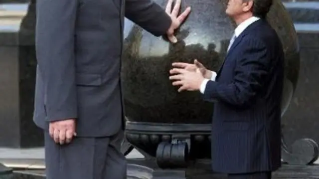 Сколько мужчин ростом 6 футов и выше?