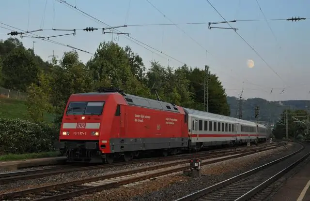 Как лучше всего подойти к причалу при сильном ветре или течении?