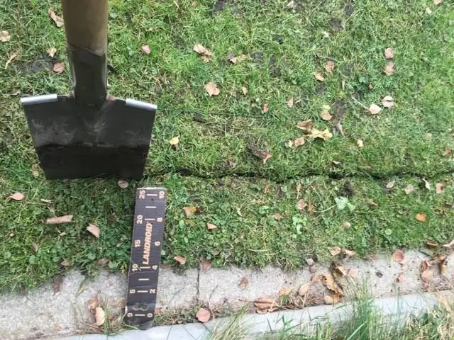 Насколько глубоко зарыты трубы бассейна?