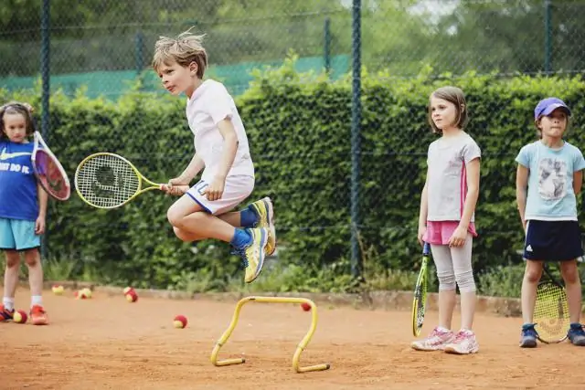 Могу ли я поиграть в теннис на площадке для ракетбола?