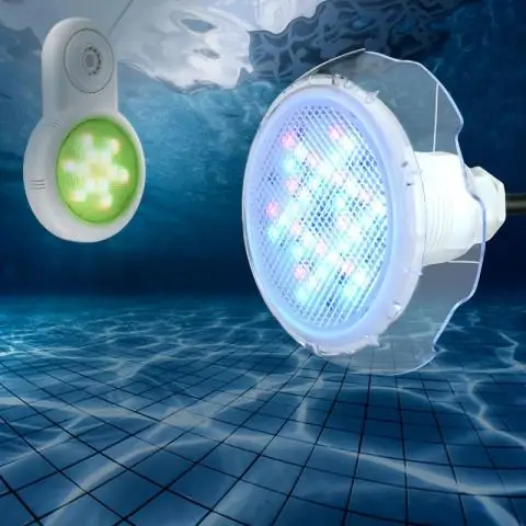 Вода в бассейне испаряется больше ночью?