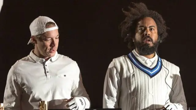 Почему Тед Уильямс не снял кепку?